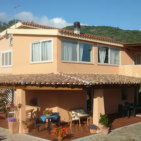 Li Muntigeddi Pensión San Teodoro (Sardinia)