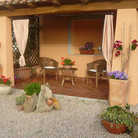 Li Muntigeddi Pensión 4*