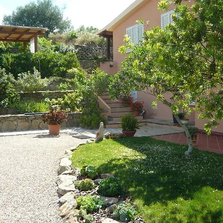 Гостевой дом Li Muntigeddi 4*