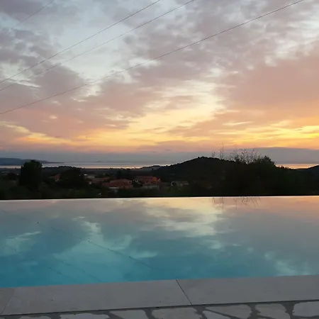 Li Muntigeddi Πανσιόν