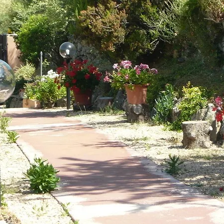 Guest house Li Muntigeddi 3*
