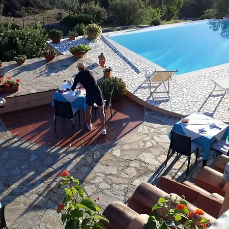 Penzion Li Muntigeddi 3*